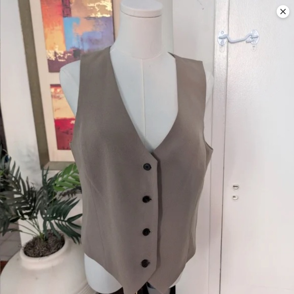 Aritzia Baboon Sun-dried Olive Deniro Vest - Picture 3 of 8